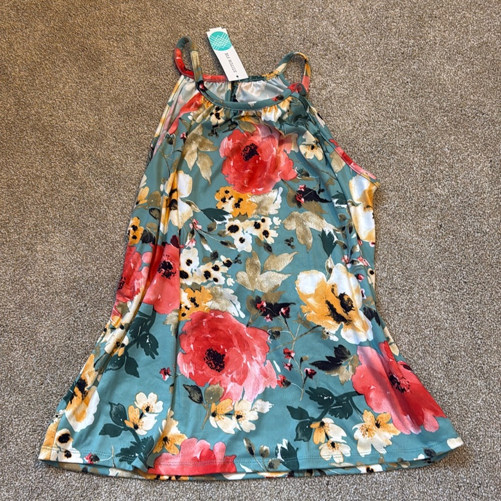 Super soft floral vacation/summer/hawaiian top